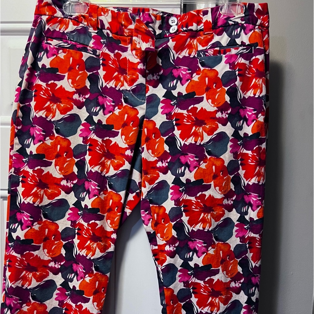 Floral Cropped pants.